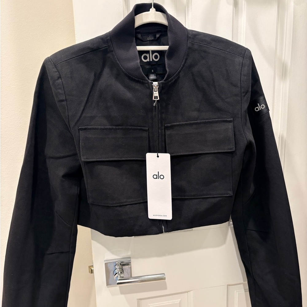 NWT ALO Yoga Main Character cropped zip up jacket in black, size small